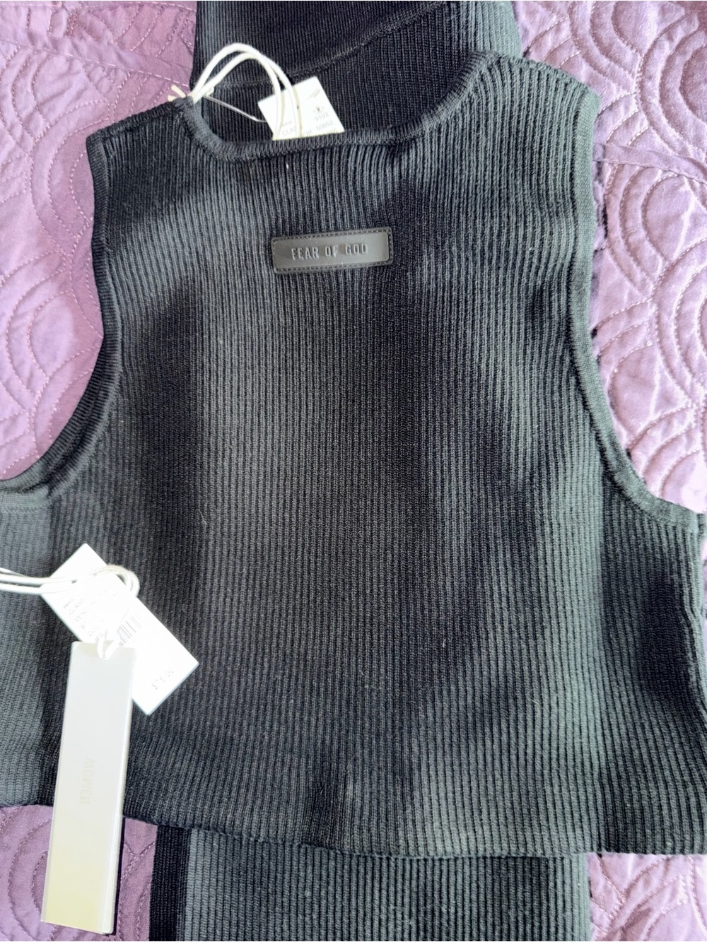 Essentials Black Ribbed Crop Tank - Picture 4 of 4